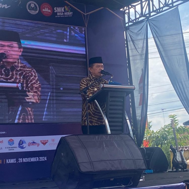 Gubernur Al Haris Hadiri Exhibition di SMK Negeri 2 Kota Jambi